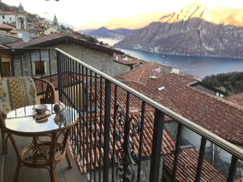 Balcony/Terrace, Lake view