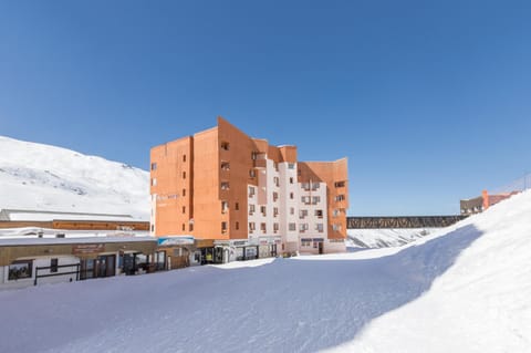 Property building, Day, Natural landscape, Winter, On site, Mountain view