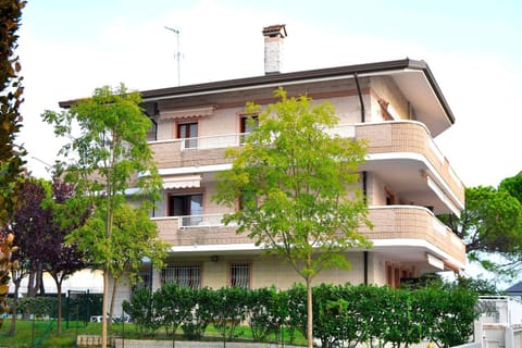 Property building, Day, Garden, View (from property/room), Balcony/Terrace, Garden view, Inner courtyard view