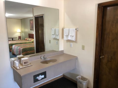 Budget Host Inn - Emporia Motel in Emporia