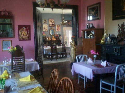 Ubon Thai Victorian Inn & Restaurant Bed and Breakfast in Staunton