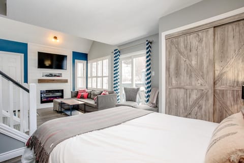 Blue Mountain Studio Loft at North Creek Resort Aparthotel in Grey Highlands