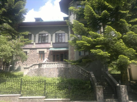 Facade/entrance, Spring, Summer