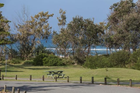 Oceanfront Beach House On Marine Parade Casa in Kingscliff