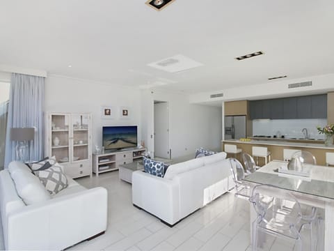 1328 Luxury Beachfront Penthouse with Heated Rooftop Jacuzzi Condominio in Kingscliff