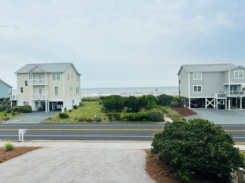 Live Oaks Home Haus in Holden Beach