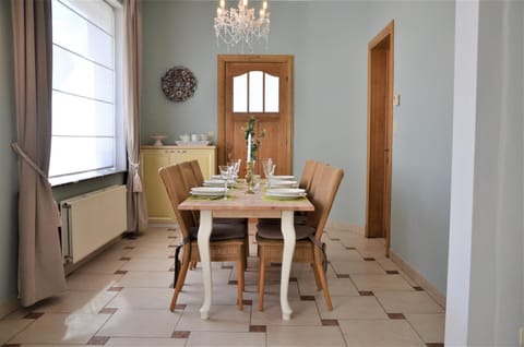 Food and drinks, Dining area