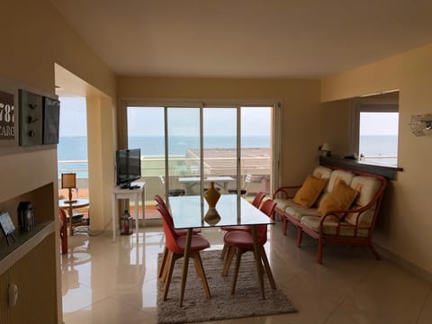 Le Fourneau beach Condo in Fréjus