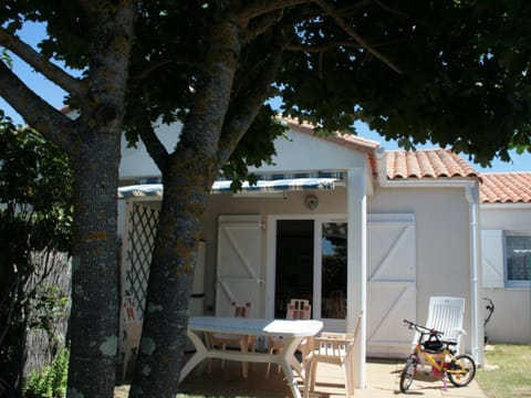 Maison proche plage et commerces, 2 chambres, jardin, parking privé - FR-1-22-209 House in La Tranche-sur-Mer