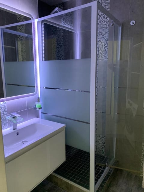 Shower, Bathroom