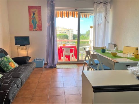 Studio au Lavandou, Proche Plage, Terrasse, Parking Privatif, 4 Couchages - FR-1-251-236 Apartment in Le Lavandou