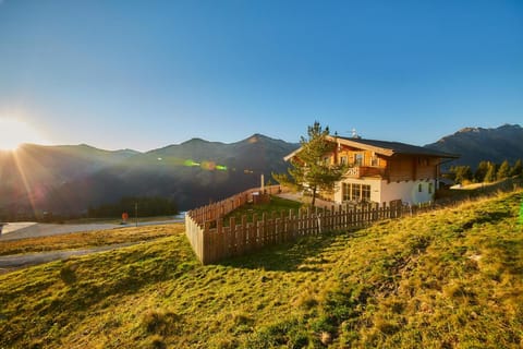 Property building, Spring, Natural landscape, Summer, Hiking, Hiking, Cycling, Cycling, Autumn, On site, Garden view, Mountain view, Sunrise