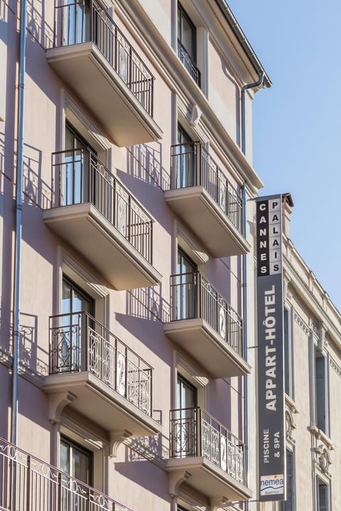 Property building, Facade/entrance