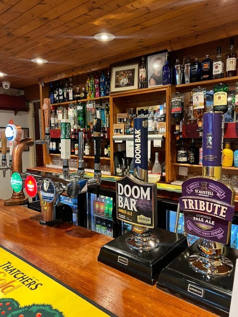 Lounge or bar, Food and drinks, Alcoholic drinks