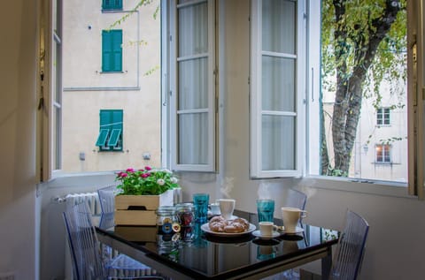 Coffee/tea facilities, Dining area