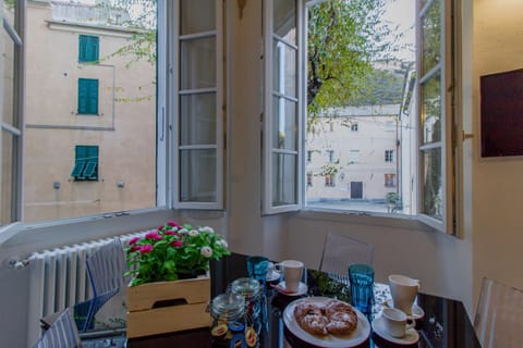 Coffee/tea facilities, Dining area