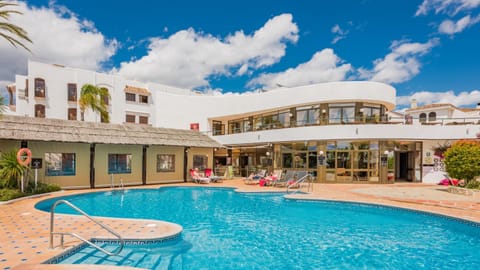 Restaurant/places to eat, Swimming pool