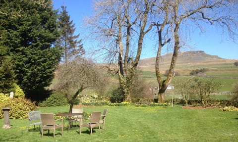 Garden, Landmark view, Mountain view