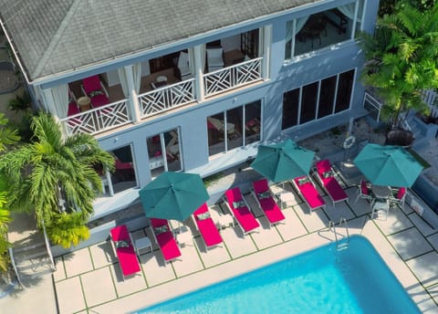 Property building, Balcony/Terrace, Pool view, sunbed