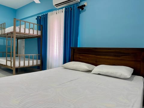 Bed, Photo of the whole room, Bedroom, bunk bed, air conditioner