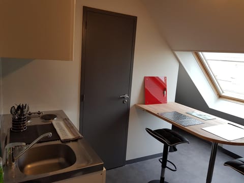 Kitchen or kitchenette, Seating area, Dining area