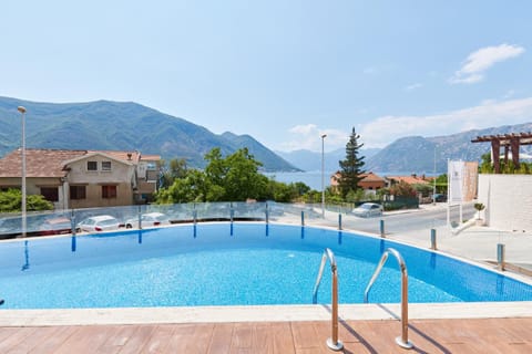 Mountain view, Swimming pool, sunbed