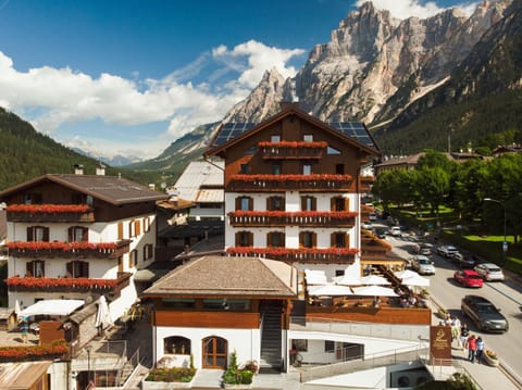 FIORI Dolomites Experience Hotel Hotel in San Vito di Cadore