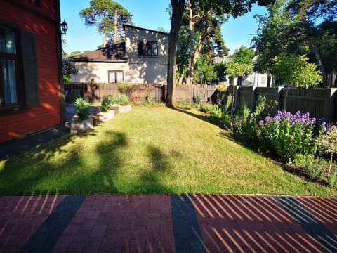 Property building, Day, Garden, Garden view