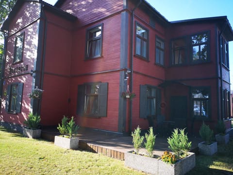 Property building, Day, Garden, Garden view