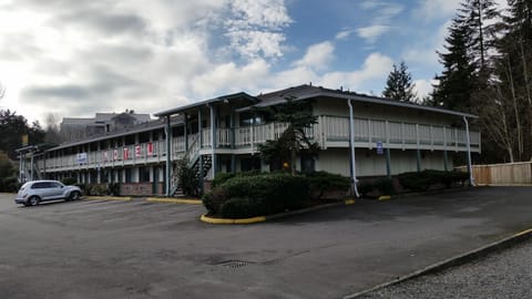 Facade/entrance, Area and facilities