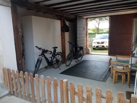 Area and facilities, Parking