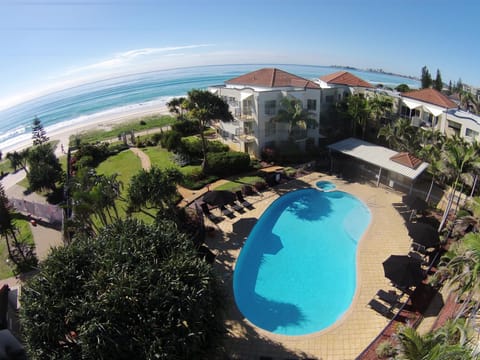 Bird's eye view, Pool view