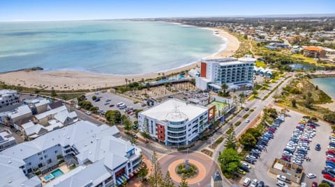 Property building, Beach, Location