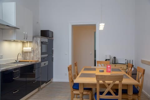 Kitchen or kitchenette, Seating area, Dining area