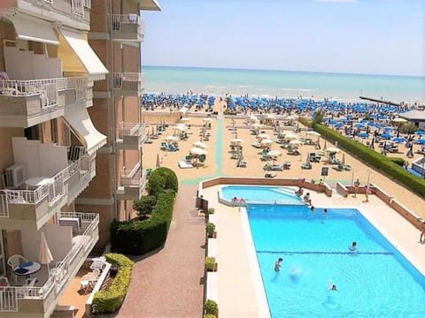 Pool view, Sea view