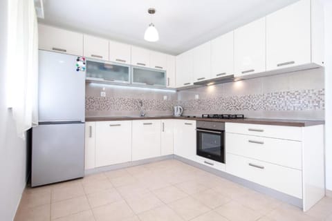 Kitchen or kitchenette, pet friendly, stove, kitchen