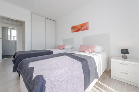 Dario 1. modern & luxury ap. with a pool Apartment in Novalja