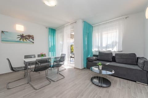 Dario 1. modern & luxury ap. with a pool Apartment in Novalja