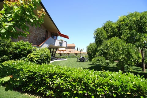 Property building, Day, Garden, Garden view