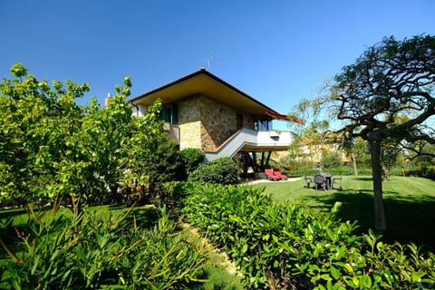 Property building, Day, Garden, Garden view