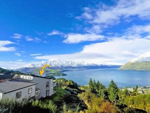 Modern Luxe House with Magnificent View Maison in Queenstown