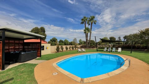 Day, Hot Tub, Swimming pool, sunbed