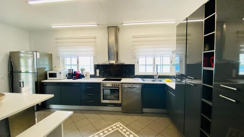 Kitchen or kitchenette, dishwasher, minibar, pet friendly, stove