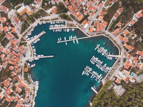 Bird's eye view, Location