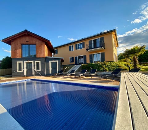 Property building, Balcony/Terrace, Swimming pool