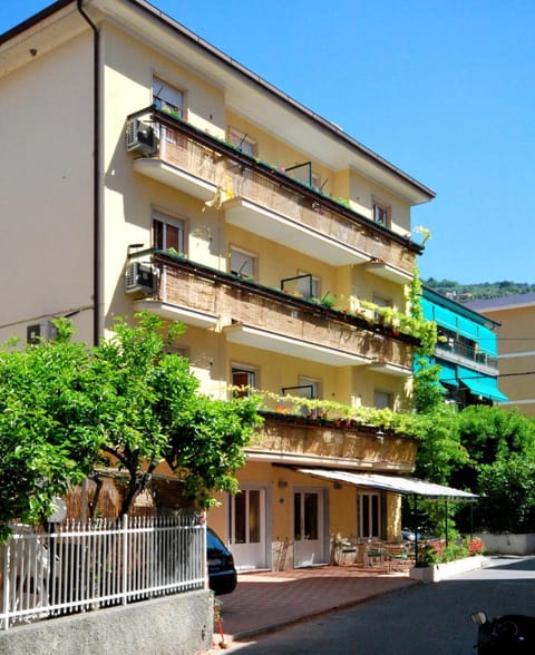 Facade/entrance, Facade/entrance, Balcony/Terrace