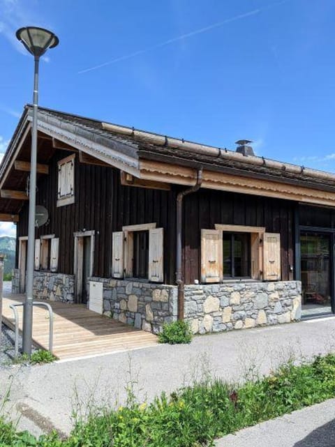 Chalet Petit Pierre Les Gets - Mountain Voyages Chalet in Les Gets