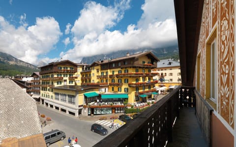 Day, Balcony/Terrace, Street view