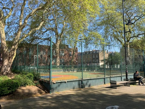 Day, Tennis court