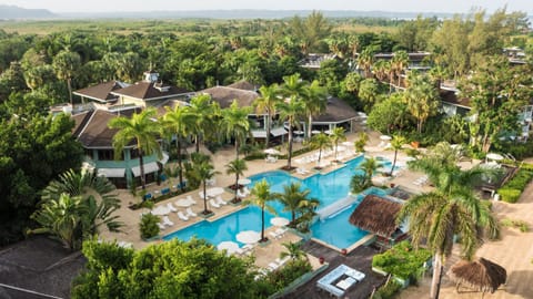 Bird's eye view, Pool view